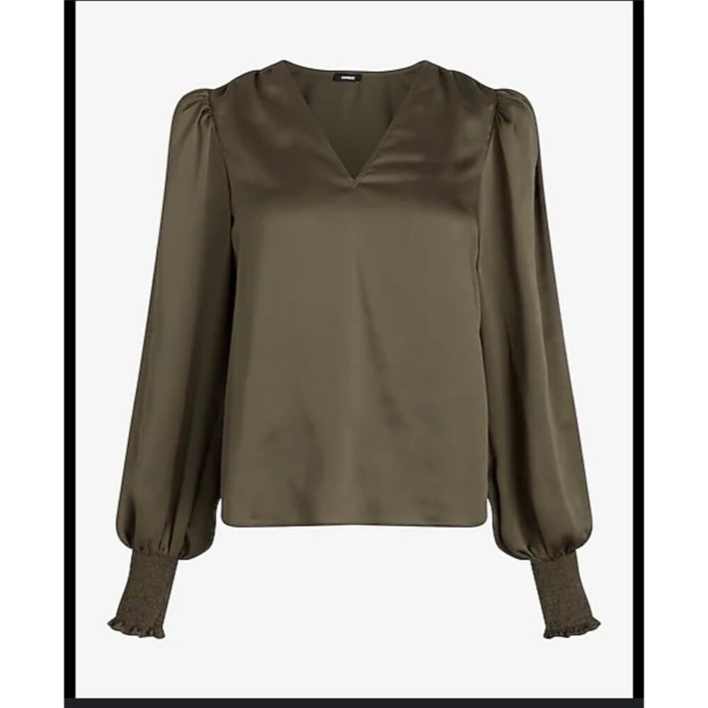 V-neck Long Sleeve Smocked Cuff
Top I Express